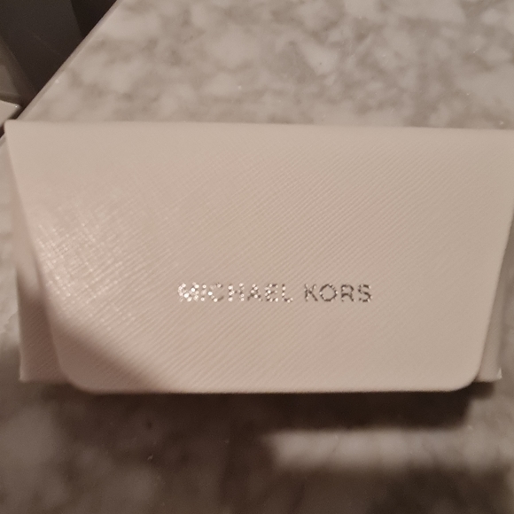 Micheal kors sunglasses - Picture 6 of 7